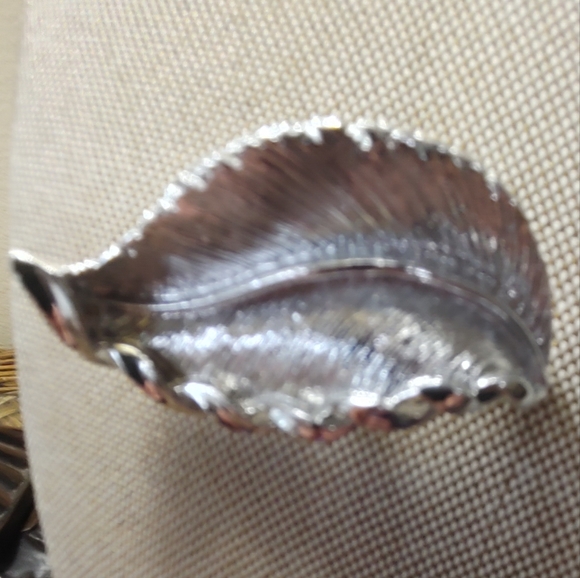 Gerry's Jewelry - Vintage Gerry's Signed Silver Tone Leaf Brooch